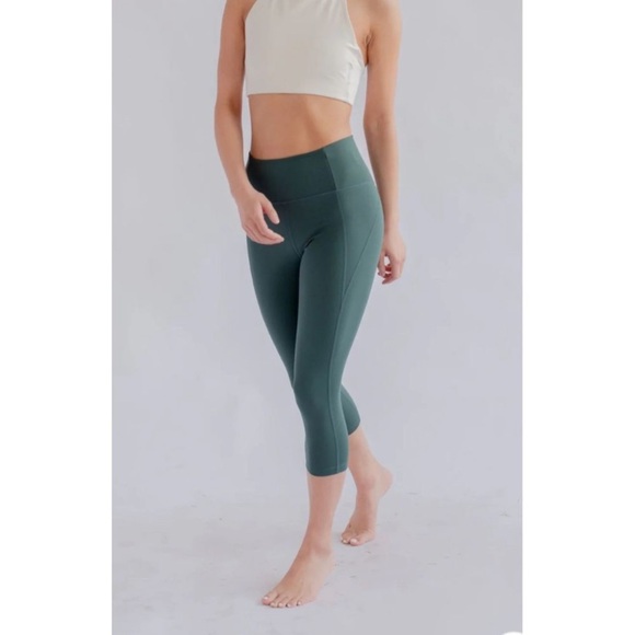 Girlfriend Collective Green Compressive Cropped Leggings - Picture 1 of 9